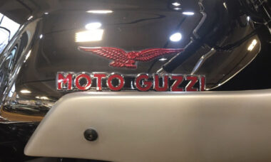 Moto Guzzi（モト・グッツィ）のロゴ